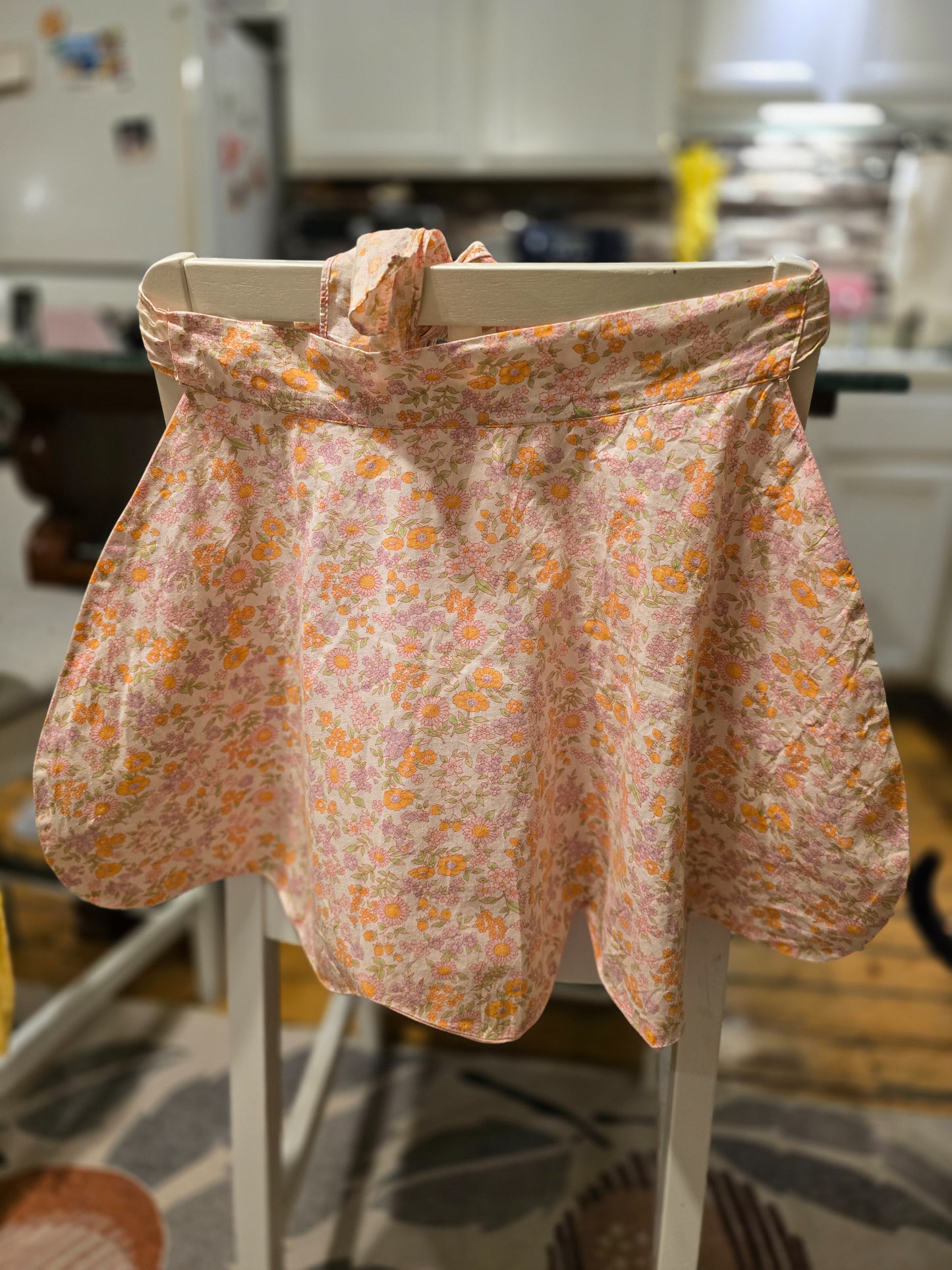 Double-sided Vintage Floral Scalloped Waist Apron with small pocket