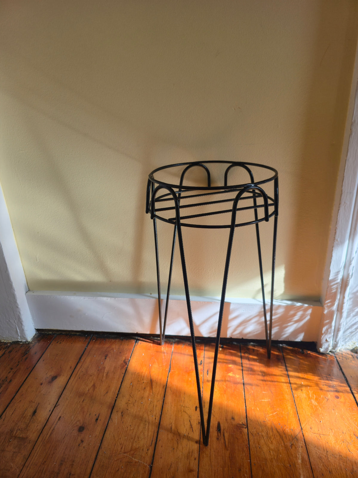 Mid-century style metal hairpin leg plant stand