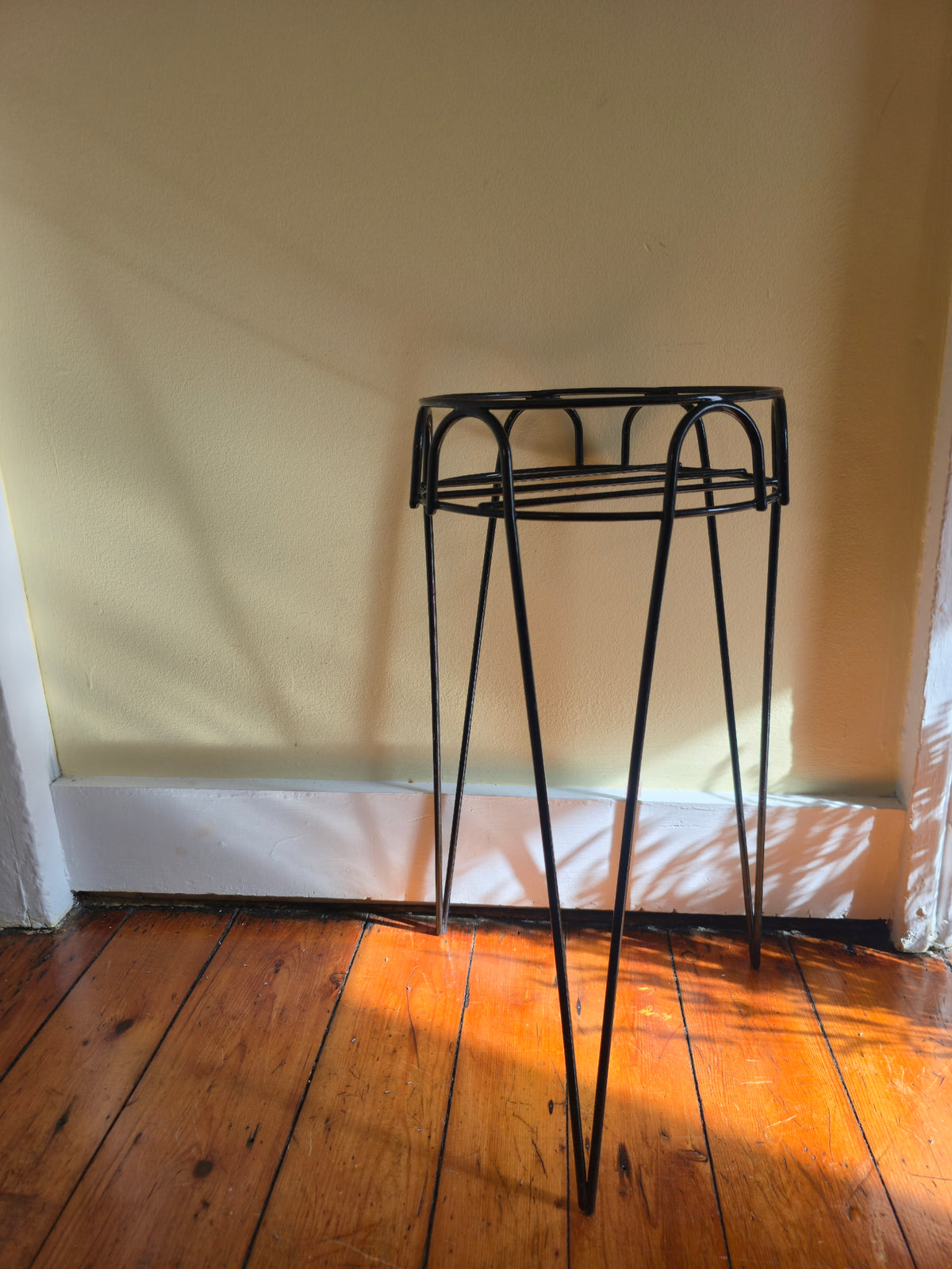Mid-century style metal hairpin leg plant stand